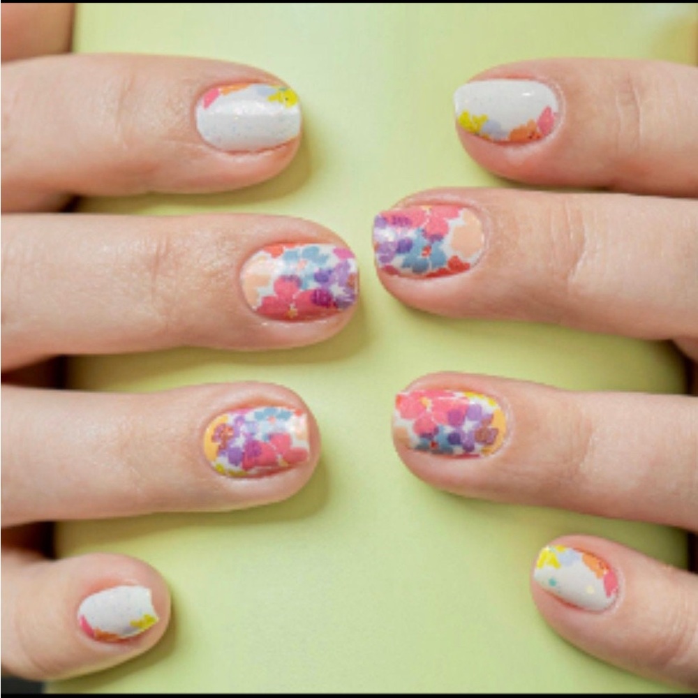 *Retired* Color Street: Avant Garden | Floral Spring White Pastel Pink Purple - Picture 8 of 16